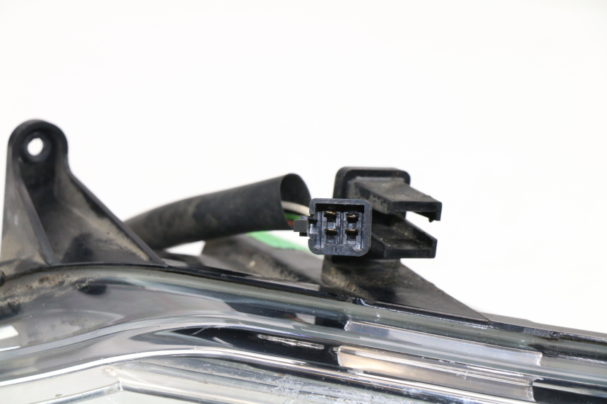 photo de RIGHT HEADLIGHT PEUGEOT SATELIS COMPRESSOR K15 125 (2006 - 2009) - Product overview