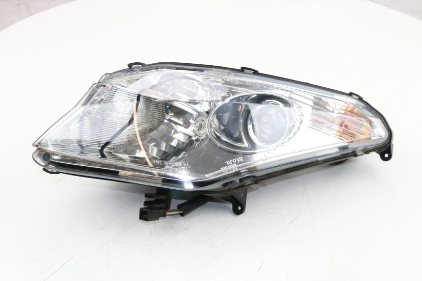 photo de RIGHT HEADLIGHT PEUGEOT SATELIS COMPRESSOR K15 125 (2006 - 2009) - Additional view of the item
