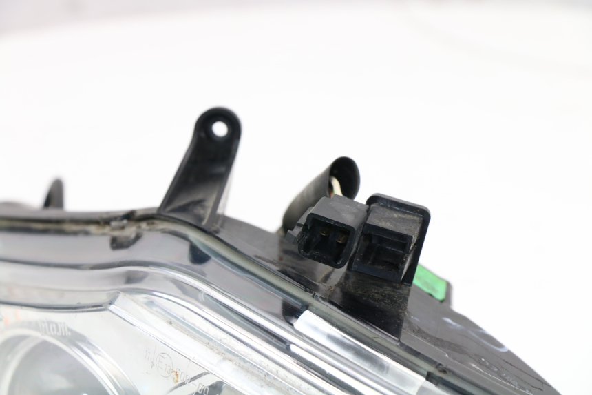 photo de RIGHT HEADLIGHT PEUGEOT SATELIS COMPRESSOR K15 125 (2006 - 2009) - Component detail