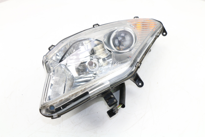 photo de RIGHT HEADLIGHT PEUGEOT SATELIS COMPRESSOR K15 125 (2006 - 2009) - Spare part profile view