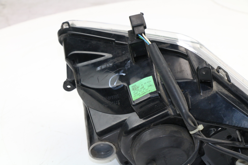 photo de RIGHT HEADLIGHT PEUGEOT SATELIS COMPRESSOR K15 125 (2006 - 2009) - Additional view of the item