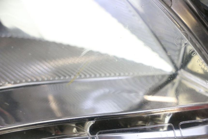 photo de RIGHT HEADLIGHT PEUGEOT SATELIS 125 (2013 - 2018) - Component detail