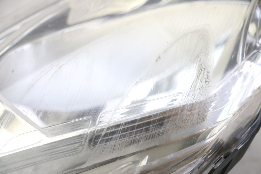 photo de RIGHT HEADLIGHT PEUGEOT SATELIS 125 (2013 - 2018) - Additional view of the item