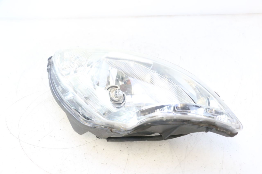 photo de RIGHT HEADLIGHT PEUGEOT SATELIS 125 (2013 - 2018) - Detailed visual inspection