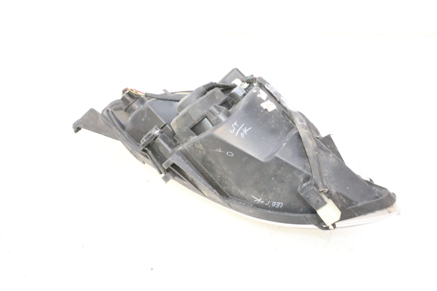 photo de RIGHT HEADLIGHT PEUGEOT SATELIS 125 (2013 - 2018) - Zoom on usage condition