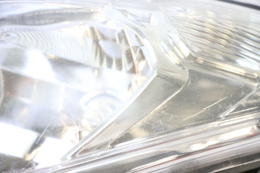 photo de RIGHT HEADLIGHT PEUGEOT SATELIS 125 (2013 - 2018) - Fixing points details
