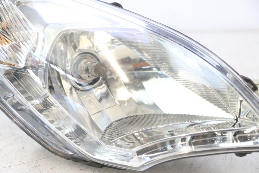 photo de RIGHT HEADLIGHT PEUGEOT SATELIS 125 (2013 - 2018) - Markings and original references