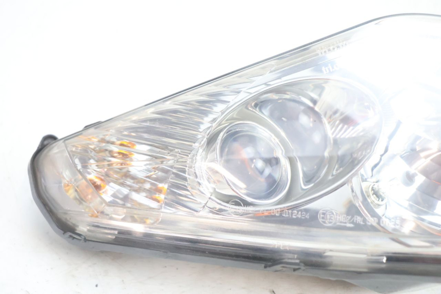 photo de RIGHT FRONT HEADLIGHT PEUGEOT SATELIS 125 (2006 - 2009) - Component detail
