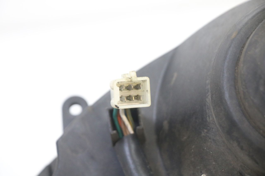 photo de FRONT HEADLIGHT PEUGEOT ELYSTAR 50 (2002 - 2014) - Surface and material condition