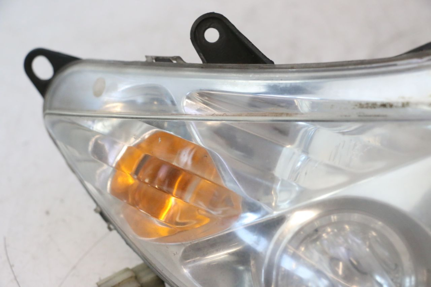 photo de FRONT HEADLIGHT PEUGEOT ELYSTAR 50 (2002 - 2014) - High-resolution close-up