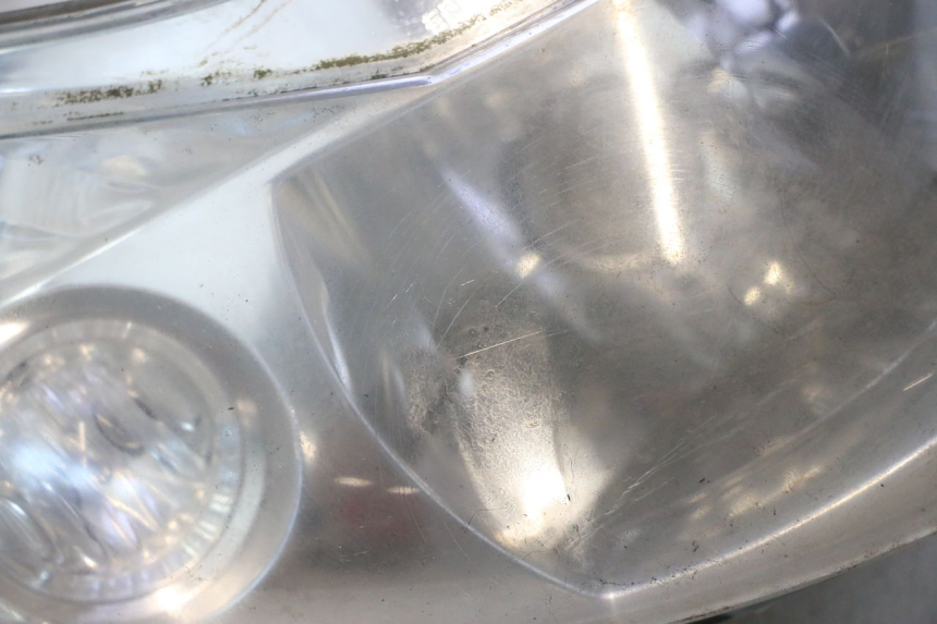 photo de FRONT HEADLIGHT PEUGEOT ELYSTAR 50 (2002 - 2014) - Detailed visual inspection