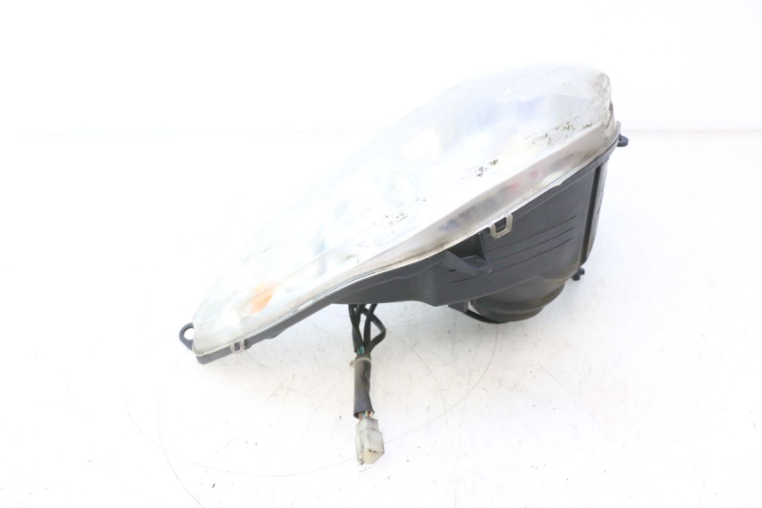 photo de FRONT HEADLIGHT PEUGEOT ELYSTAR 50 (2002 - 2014) - Surface and material condition