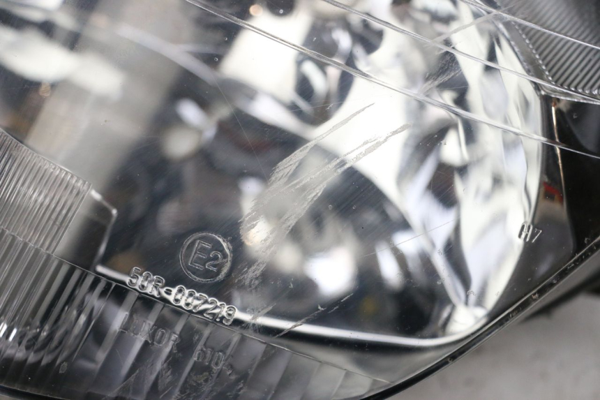 photo de FRONT HEADLIGHT HONDA FES PANTHEON 2T 125 (1998 - 2002) - Surface and material condition