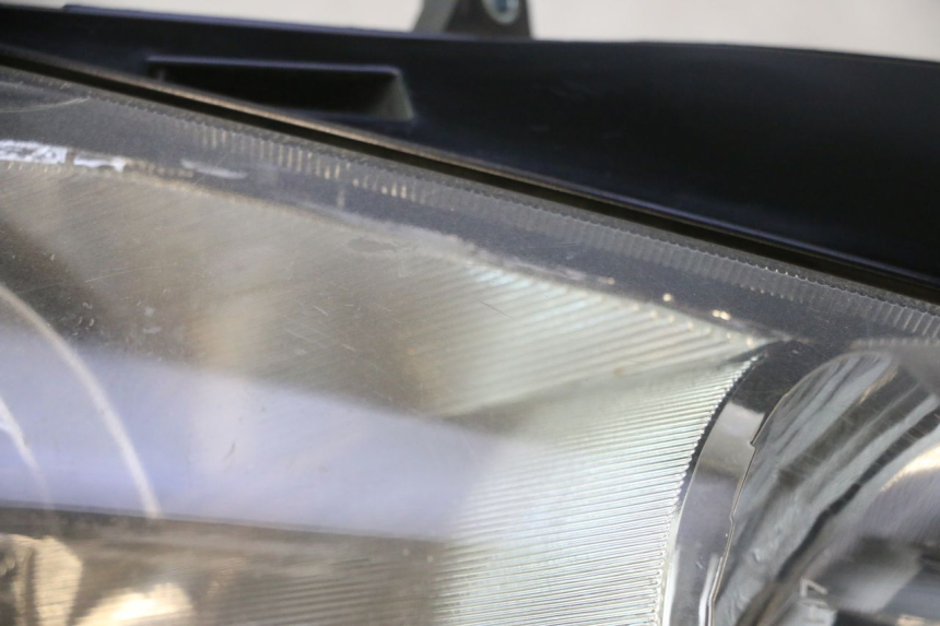 photo de FRONT HEADLIGHT HONDA FES PANTHEON 125 (2003 - 2007) - Fixing points details
