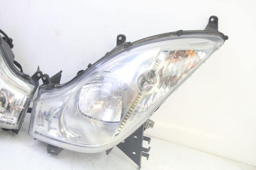 photo de FRONT HEADLIGHT HONDA FES S-WING SWING ABS 125 (2007 - 2015) - Zoom on usage condition