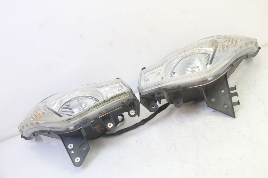 photo de FRONT HEADLIGHT HONDA FES S-WING SWING ABS 125 (2007 - 2015) - Technical close-up