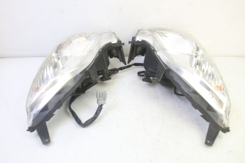 photo de FRONT HEADLIGHT HONDA FES S-WING SWING ABS 125 (2007 - 2015) - Product overview