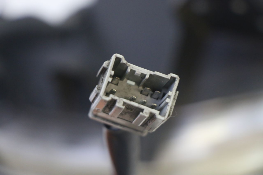 photo de FRONT HEADLIGHT HONDA FES S-WING SWING ABS 125 (2007 - 2015) - Surface and material condition