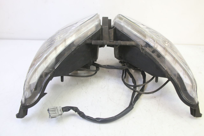 photo de FRONT HEADLIGHT HONDA FES S-WING SWING ABS 125 (2007 - 2015) - Technical close-up