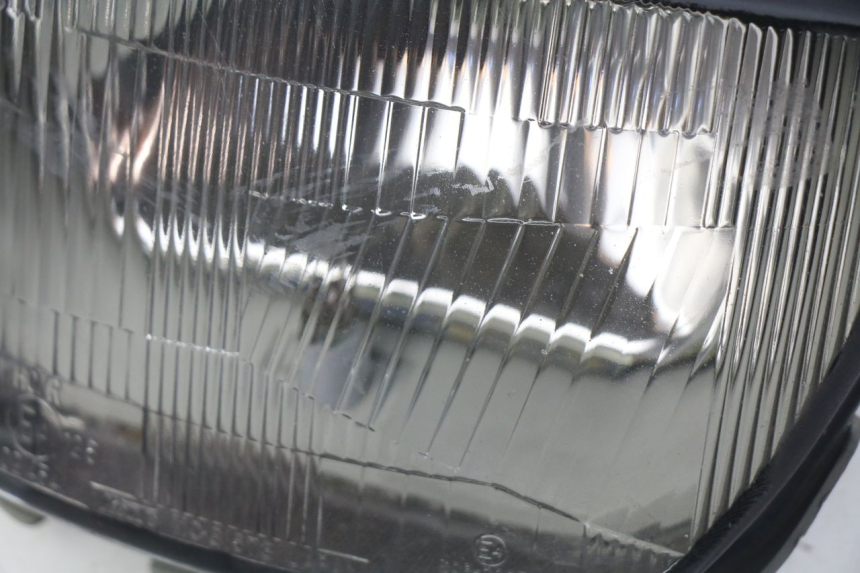 photo de FRONT HEADLIGHT YAMAHA FJ 3CX 1200 (1986 - 1996) - Zoom on usage condition