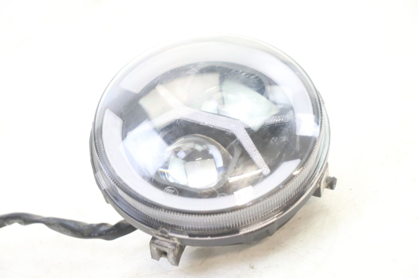 photo de FRONT HEADLIGHT VENESI FLY RETRO 4T 50 (2020 - 2025) - Zoom on usage condition