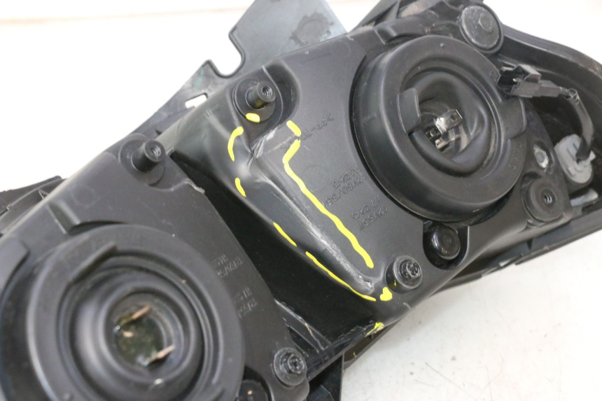 photo de HEADLIGHT YAMAHA FZ8 800 (2010 - 2016) - Zoom on usage condition