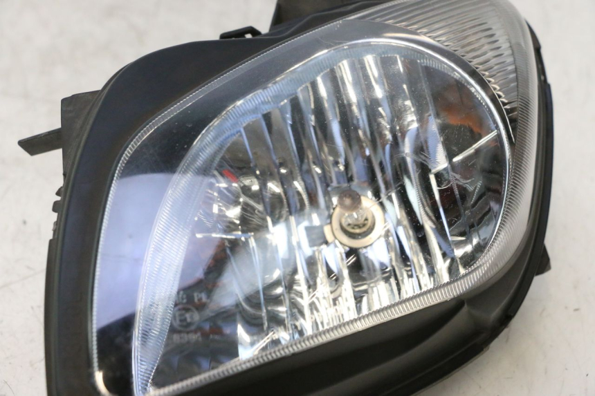 photo de LEFT HEADLIGHT SUZUKI BURGMAN EXECUTIVE ABS 650 (2006 - 2012) - Zoom on usage condition