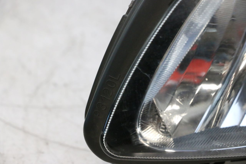 photo de LEFT HEADLIGHT SUZUKI BURGMAN EXECUTIVE ABS 650 (2006 - 2012) - Surface and material condition
