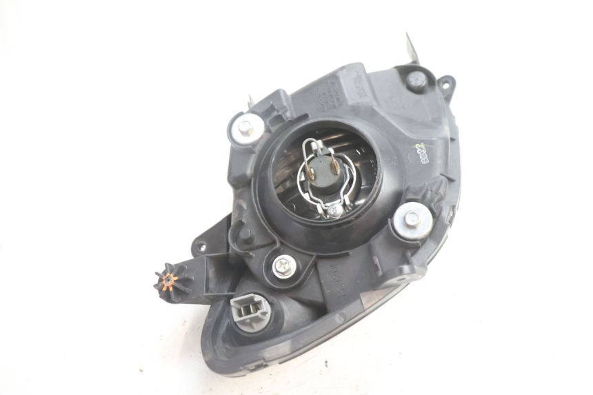 photo de LEFT HEADLIGHT SUZUKI BURGMAN EXECUTIVE ABS 650 (2006 - 2012) - Surface and material condition
