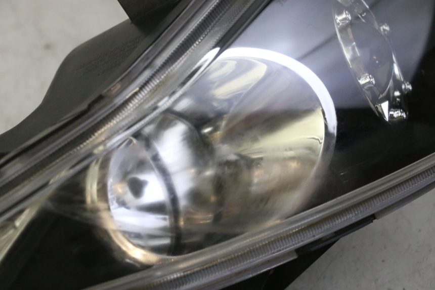 photo de LEFT FRONT HEADLIGHT KYMCO DINK STREET 125 (2009 - 2014) - Distinctive features
