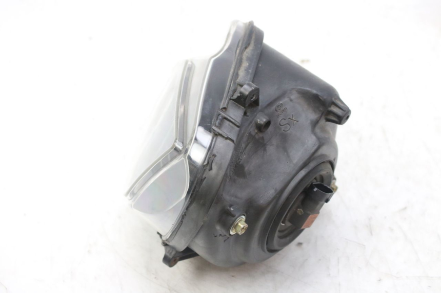 photo de LEFT FRONT HEADLIGHT DERBI GPR 50 (2004 - 2009) - Technical close-up