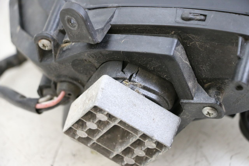 photo de LEFT HEADLIGHT NECO GPX LC 2T 50 (2014 - 2018) - Fixing points details