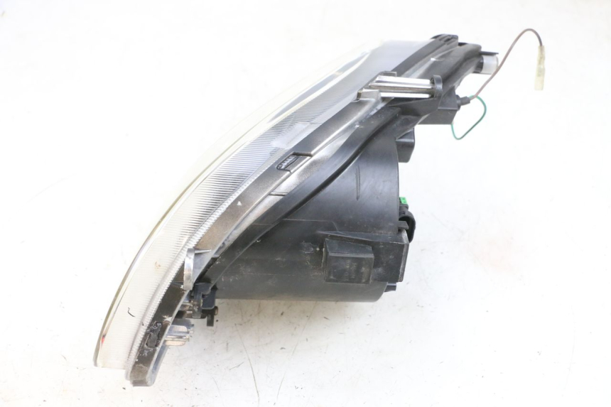 photo de LEFT HEADLIGHT SYM GTS EVO 125 (2009 - 2013) - Surface and material condition