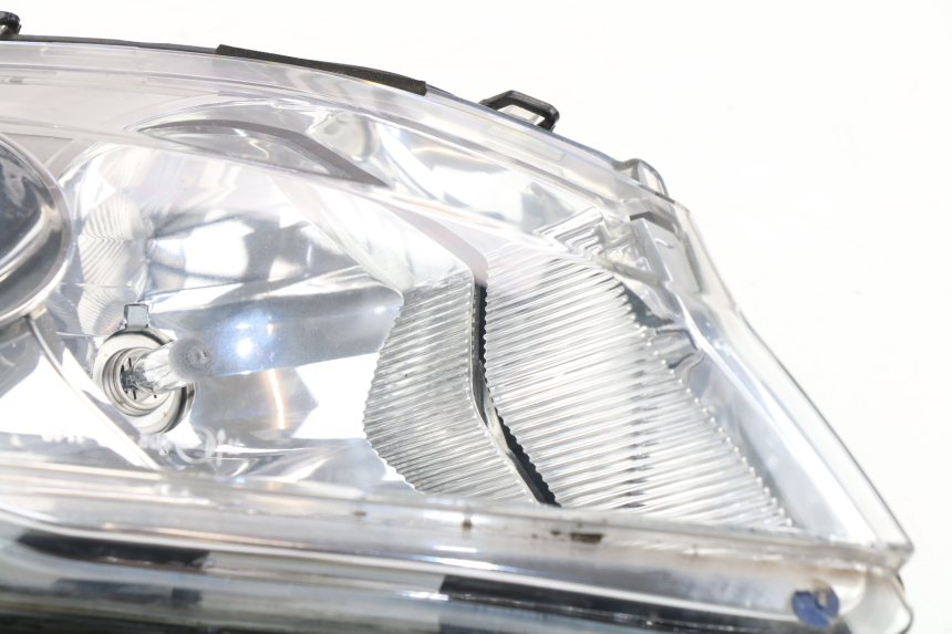 photo de LEFT HEADLIGHT PEUGEOT SATELIS COMPRESSOR K15 125 (2006 - 2009) - Main view