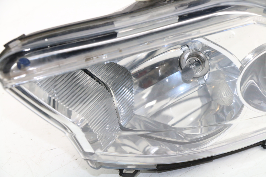 photo de LEFT HEADLIGHT PEUGEOT SATELIS COMPRESSOR K15 125 (2006 - 2009) - Alternative perspective