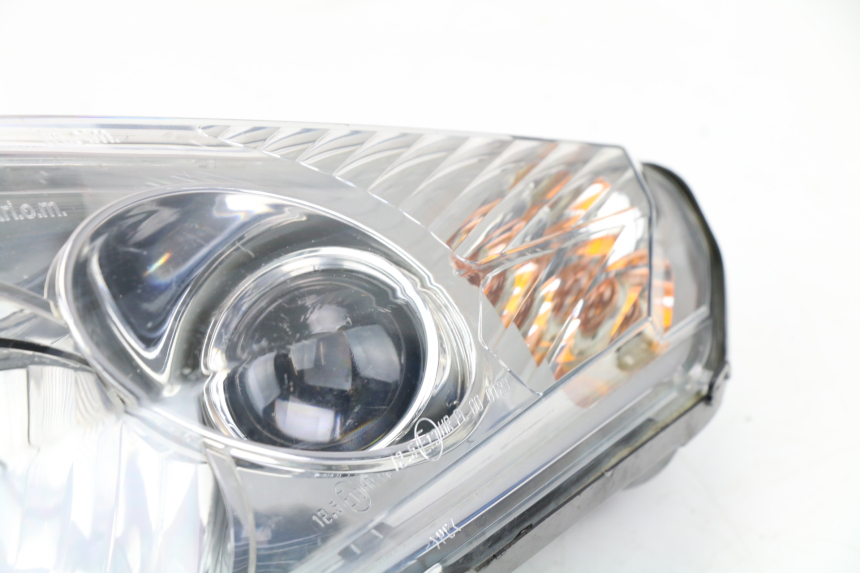 photo de LEFT HEADLIGHT PEUGEOT SATELIS COMPRESSOR K15 125 (2006 - 2009) - Distinctive features