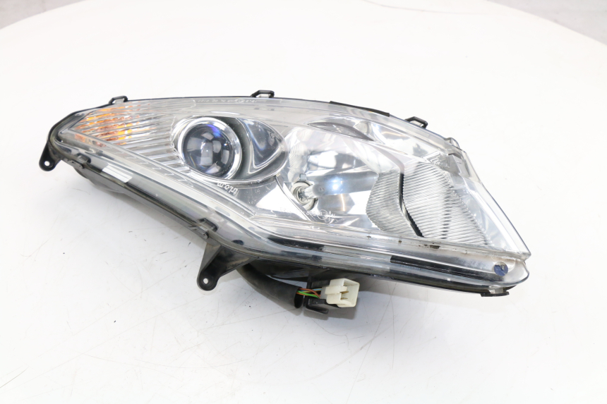 photo de LEFT HEADLIGHT PEUGEOT SATELIS COMPRESSOR K15 125 (2006 - 2009) - Alternative angle