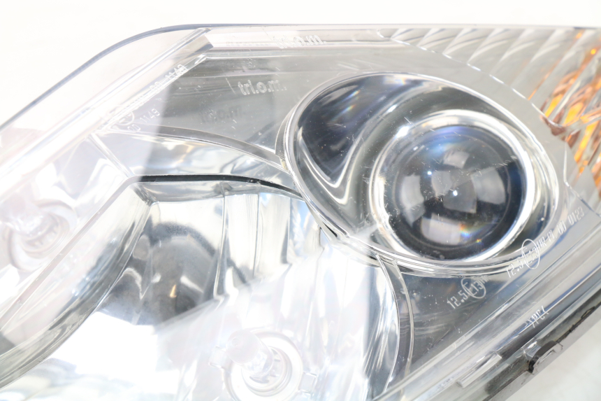 photo de LEFT HEADLIGHT PEUGEOT SATELIS COMPRESSOR K15 125 (2006 - 2009) - Alternative perspective