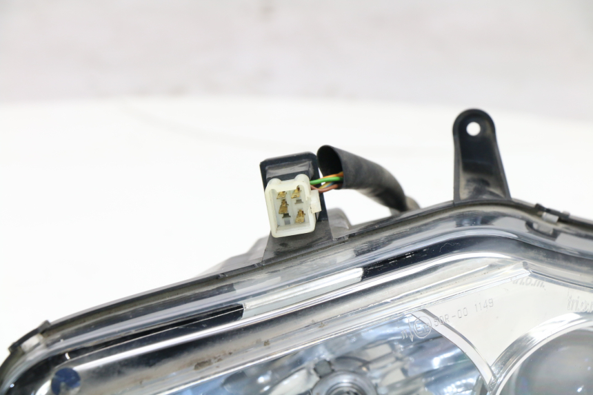 photo de LEFT HEADLIGHT PEUGEOT SATELIS COMPRESSOR K15 125 (2006 - 2009) - Technical close-up