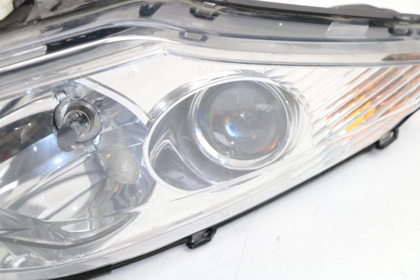 photo de LEFT HEADLIGHT PEUGEOT SATELIS COMPRESSOR K15 125 (2006 - 2009) - Supplementary product photo