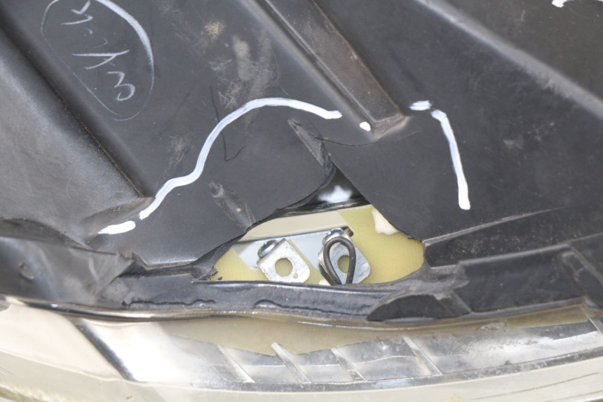 photo de LEFT HEADLIGHT PEUGEOT SATELIS 300 (2012 - 2015) - Alternative perspective