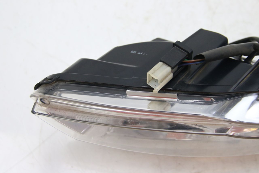 photo de LEFT FRONT HEADLIGHT PEUGEOT SATELIS 125 (2006 - 2009) - Additional view of the item