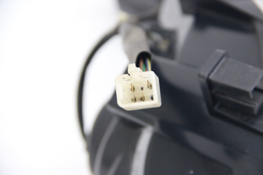 photo de LEFT FRONT HEADLIGHT PEUGEOT SATELIS 125 (2006 - 2009) - Distinctive features