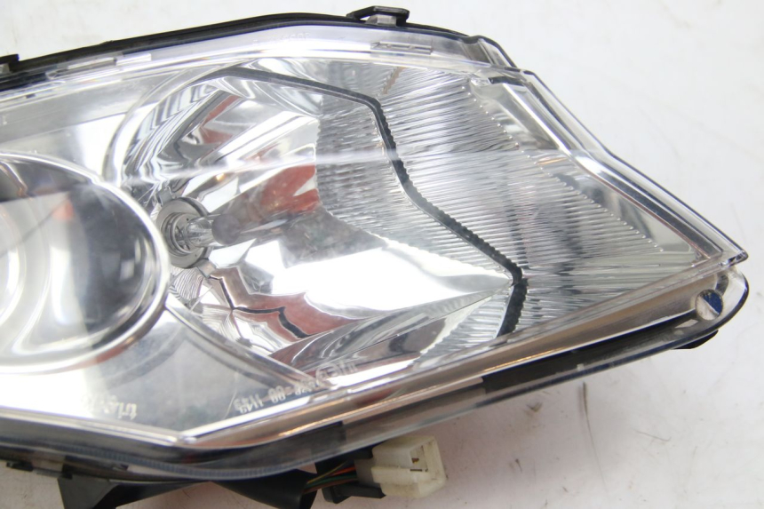 photo de LEFT FRONT HEADLIGHT PEUGEOT SATELIS 125 (2006 - 2009) - Technical close-up