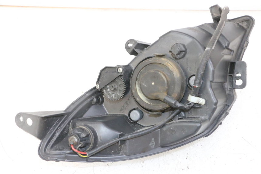 photo de LEFT HEADLIGHT PEUGEOT SATELIS 125 (2013 - 2018) - Alternative perspective