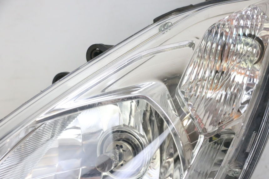 photo de LEFT HEADLIGHT PEUGEOT SATELIS 125 (2013 - 2018) - Markings and original references