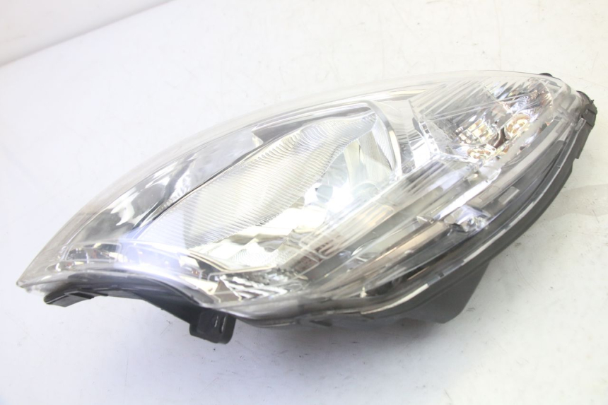 photo de LEFT HEADLIGHT PEUGEOT SATELIS 125 (2010 - 2012) - Alternative perspective