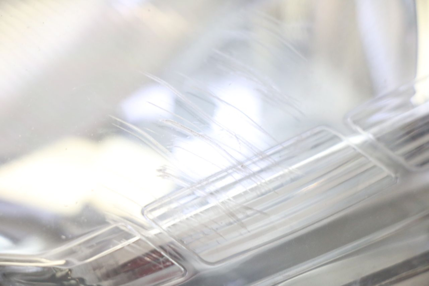 photo de LEFT HEADLIGHT PEUGEOT SATELIS 125 (2010 - 2012) - Technical close-up