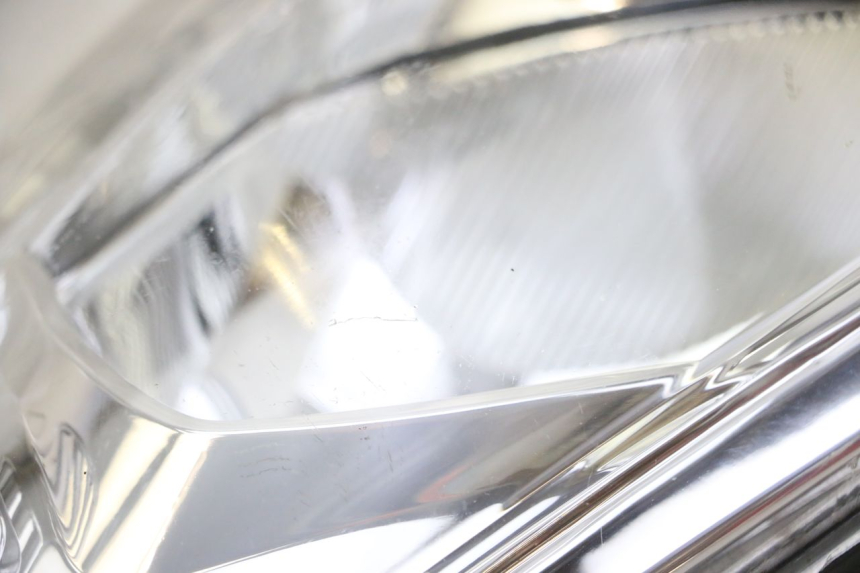 photo de LEFT HEADLIGHT PEUGEOT SATELIS 125 (2013 - 2018) - Zoom on usage condition