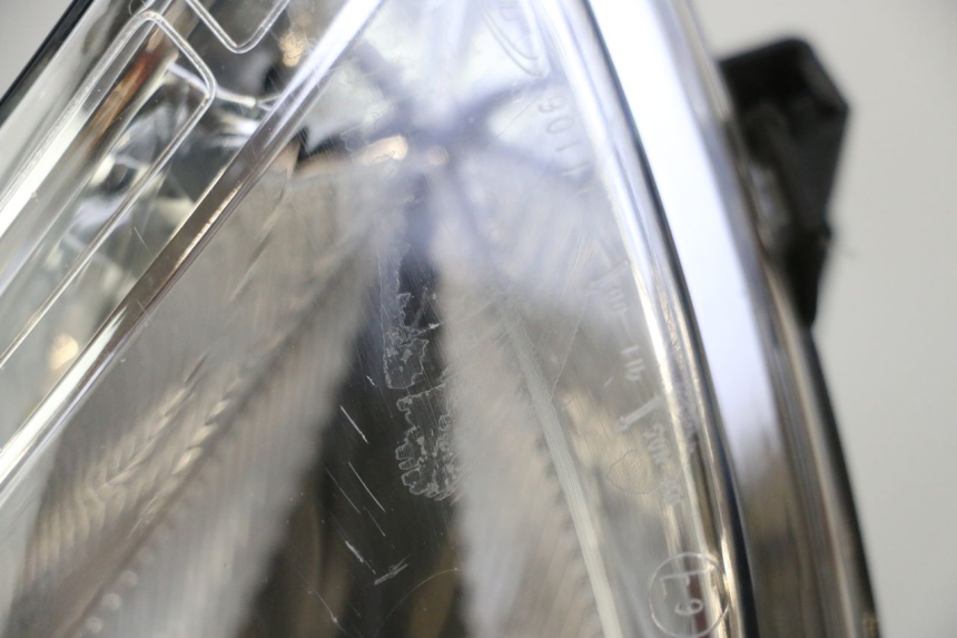 photo de LEFT HEADLIGHT PEUGEOT SATELIS 125 (2013 - 2018) - Markings and original references